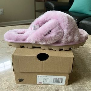 Ugg Slippers Fuzzette size 7 US New in Box